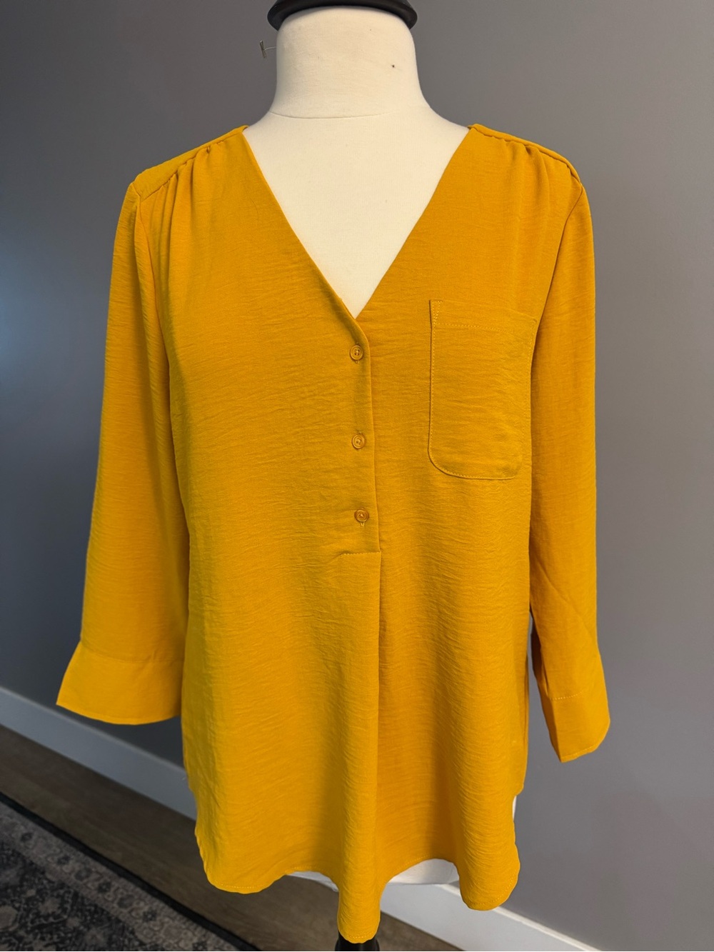 Fred David Gorgeous Golden V-Neck